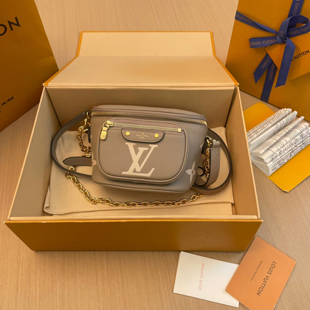 Louis Vuitton Mini Bumbag   M83219 - PerfectKickZ