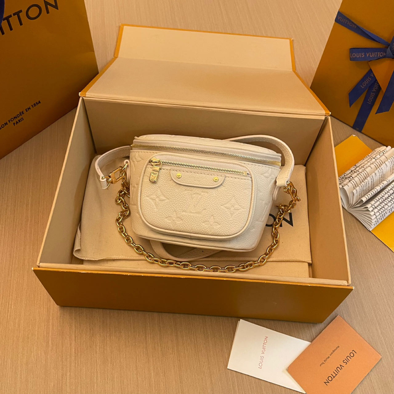Louis Vuitton Mini Bumbag   M83275 - PerfectKickZ