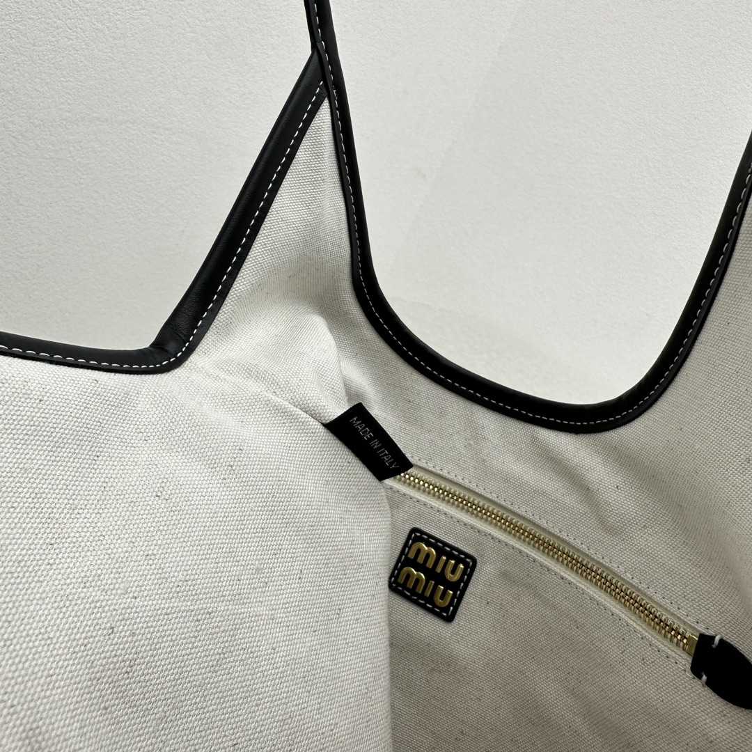 Miu Miu IVY Leather Bag - PerfectKickZ