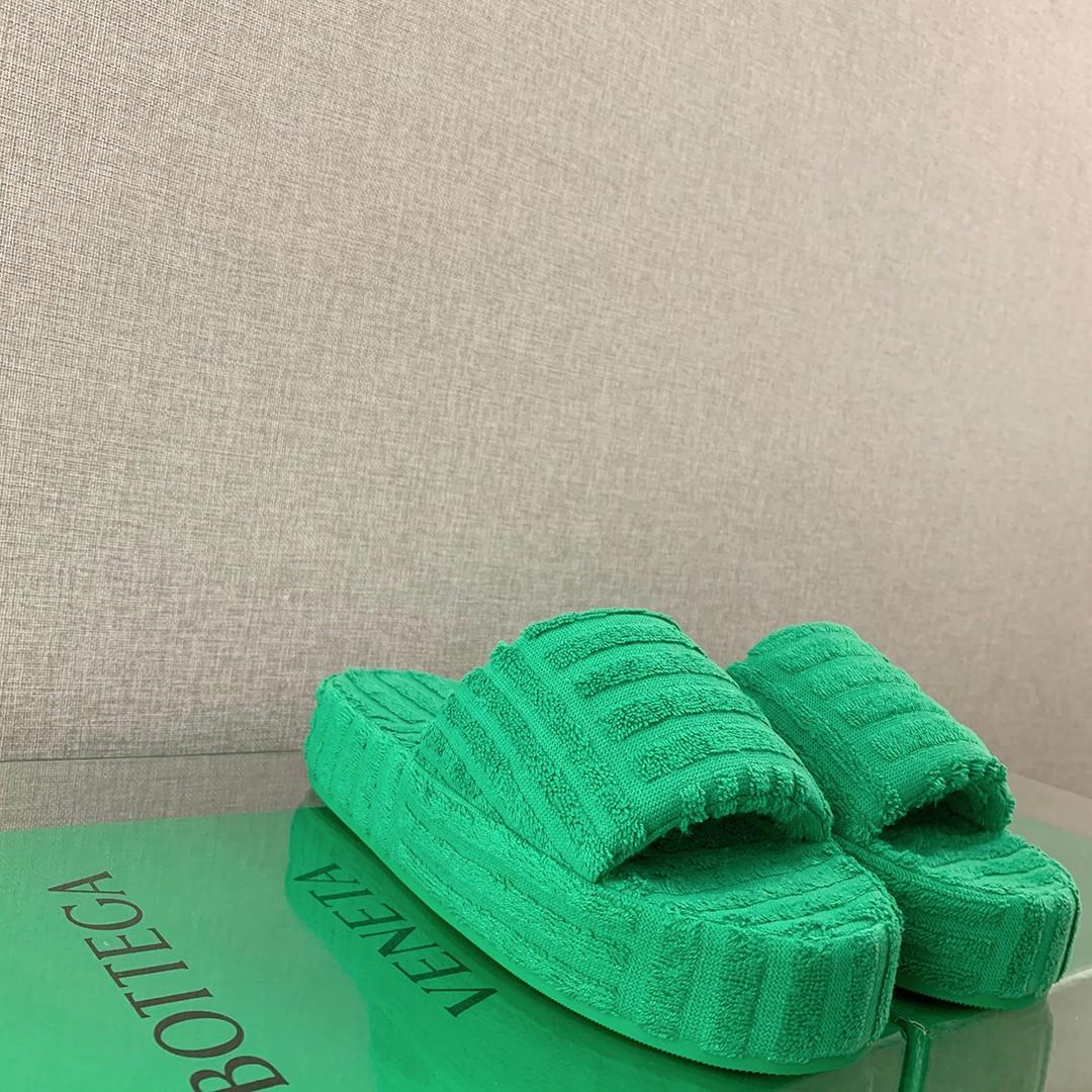 Bottega Veneta Resort Sponge Slippers - PerfectKickZ