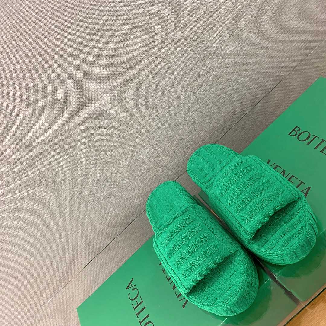 Bottega Veneta Resort Sponge Slippers - PerfectKickZ