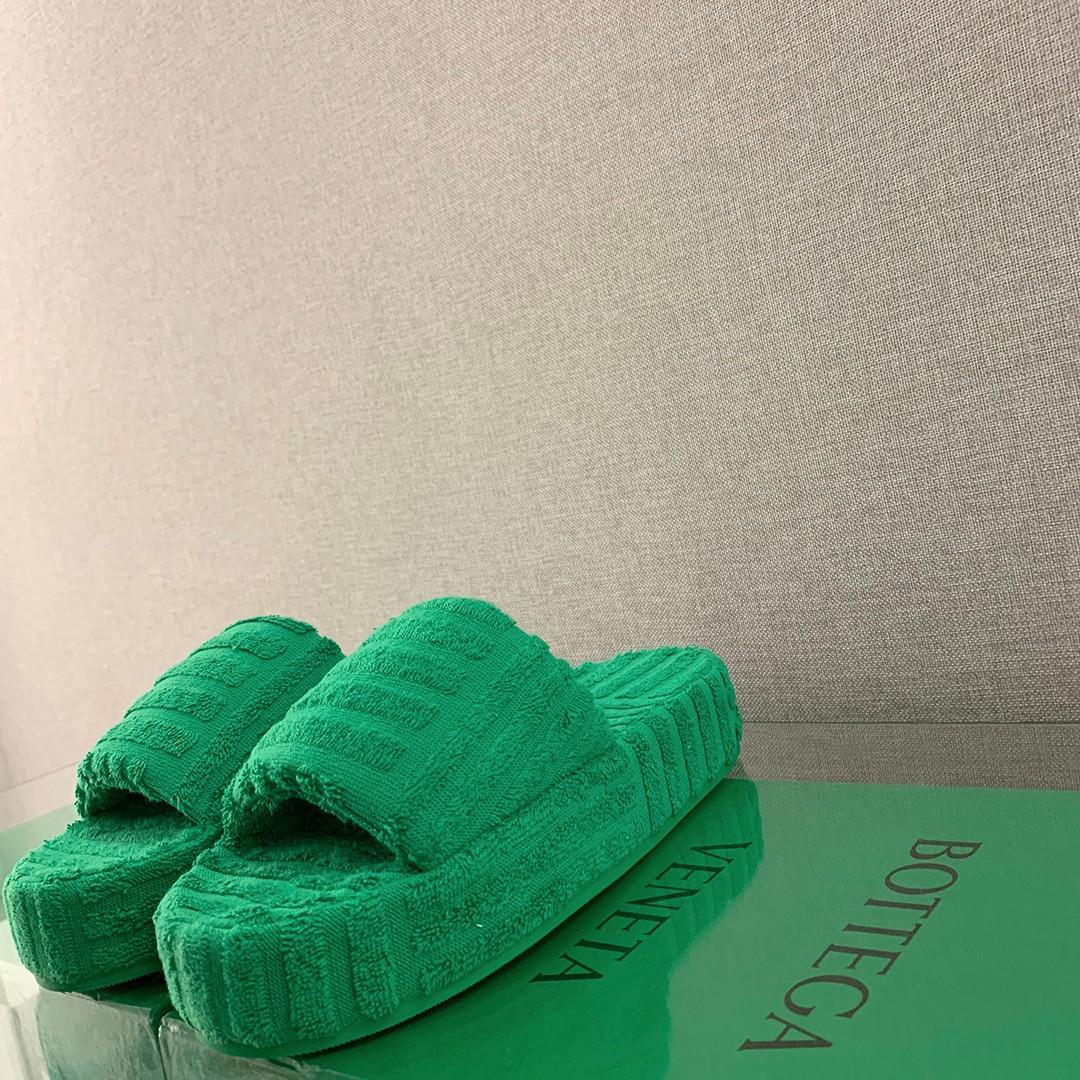 Bottega Veneta Resort Sponge Slippers - PerfectKickZ