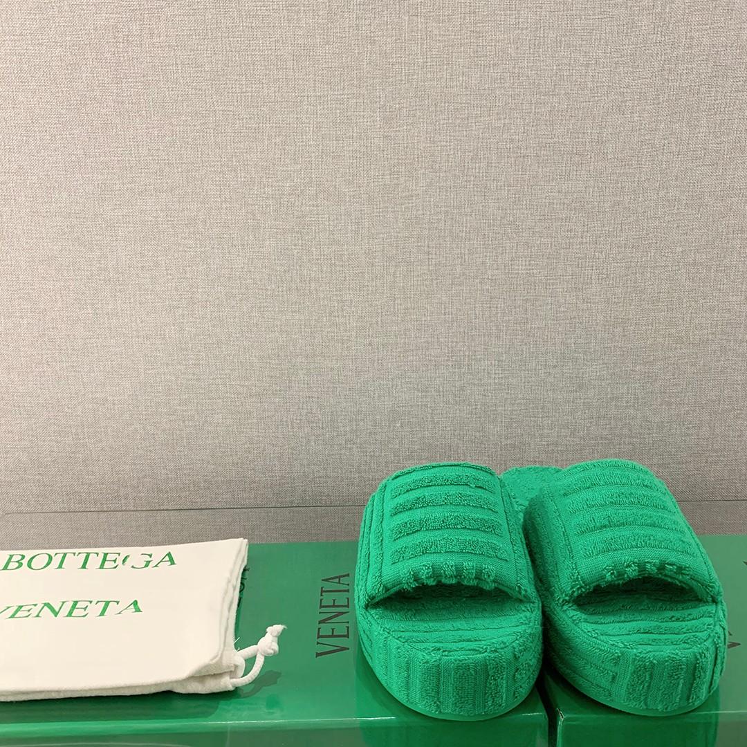 Bottega Veneta Resort Sponge Slippers - PerfectKickZ