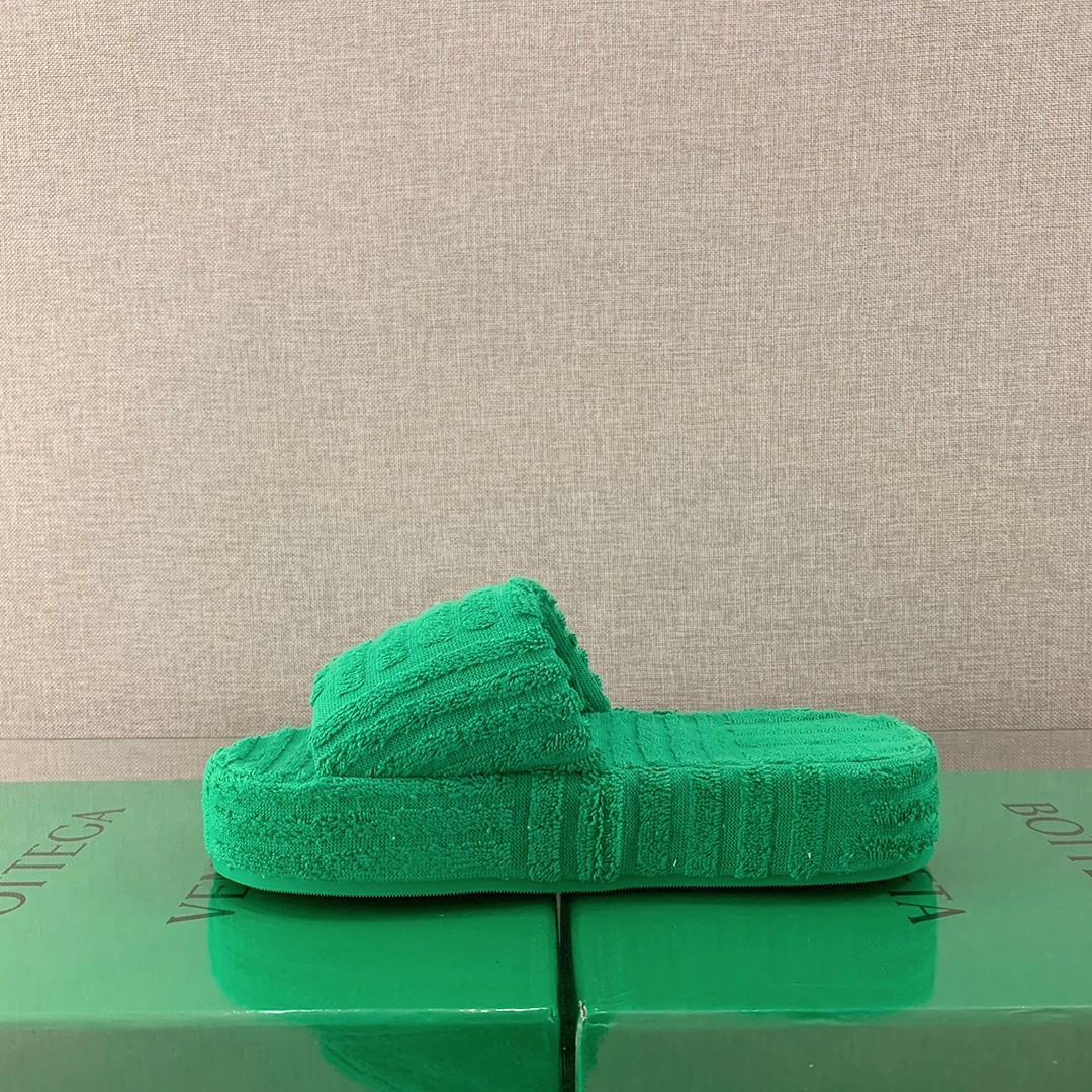 Bottega Veneta Resort Sponge Slippers - PerfectKickZ