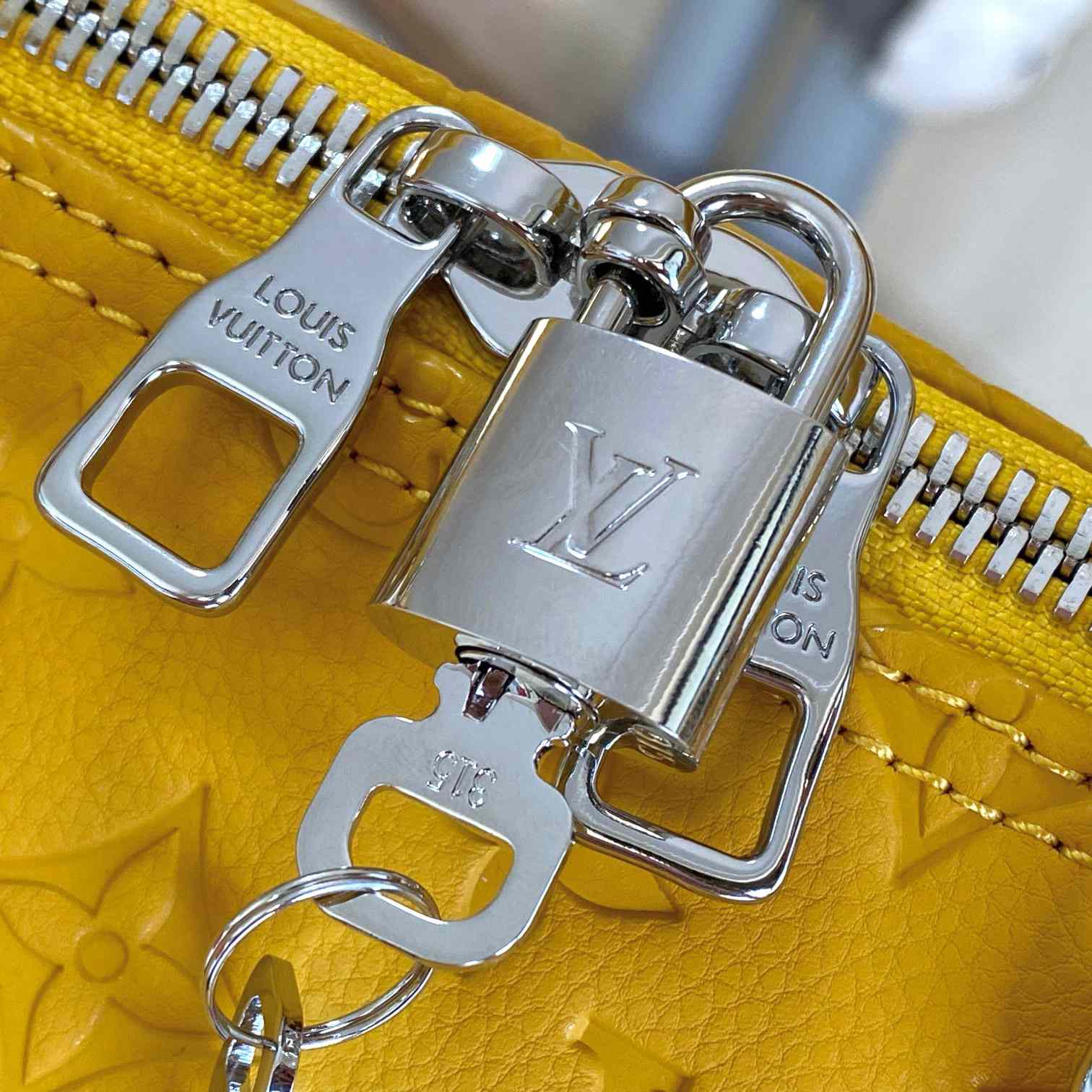 Louis Vuitton Keepall Bandoulière 50   M23748 - PerfectKickZ