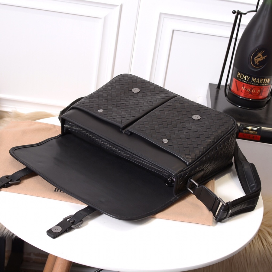 Bottega Veneta Messenger Bag  (35-22-11cm) - PerfectKickZ