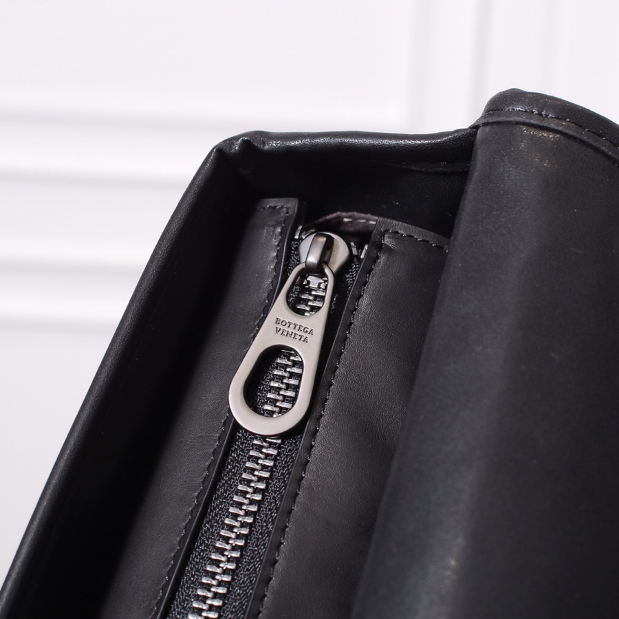 Bottega Veneta Messenger Bag  (35-22-11cm) - PerfectKickZ