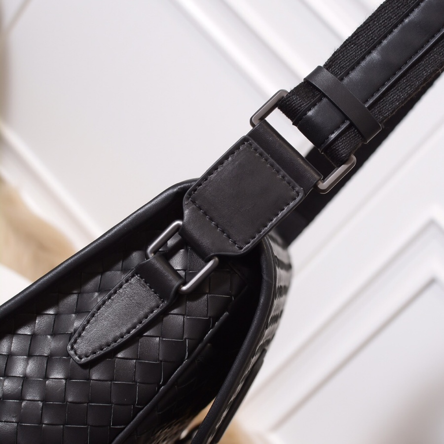 Bottega Veneta Messenger Bag  (35-22-11cm) - PerfectKickZ