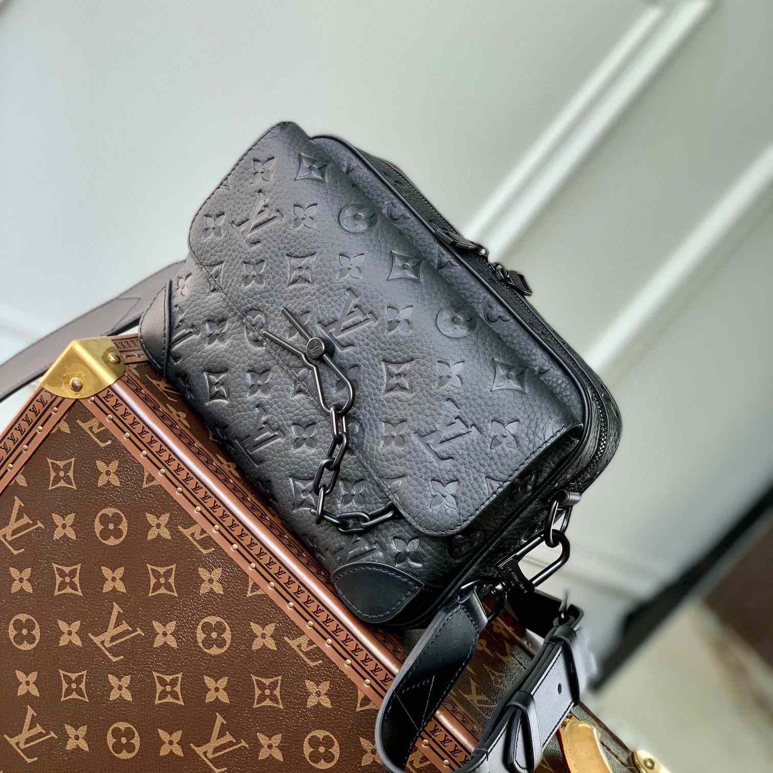 Louis Vuitton Steamer Messenger       M23742 - PerfectKickZ