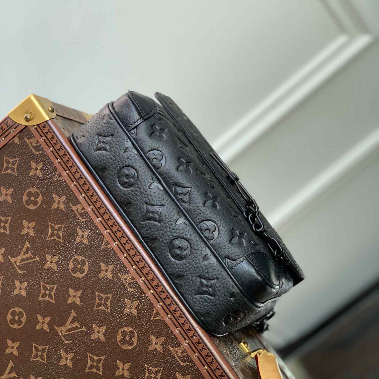 Louis Vuitton Steamer Messenger       M23742 - PerfectKickZ