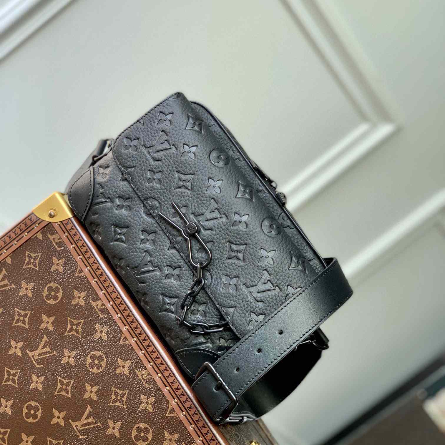 Louis Vuitton Steamer Messenger       M23742 - PerfectKickZ
