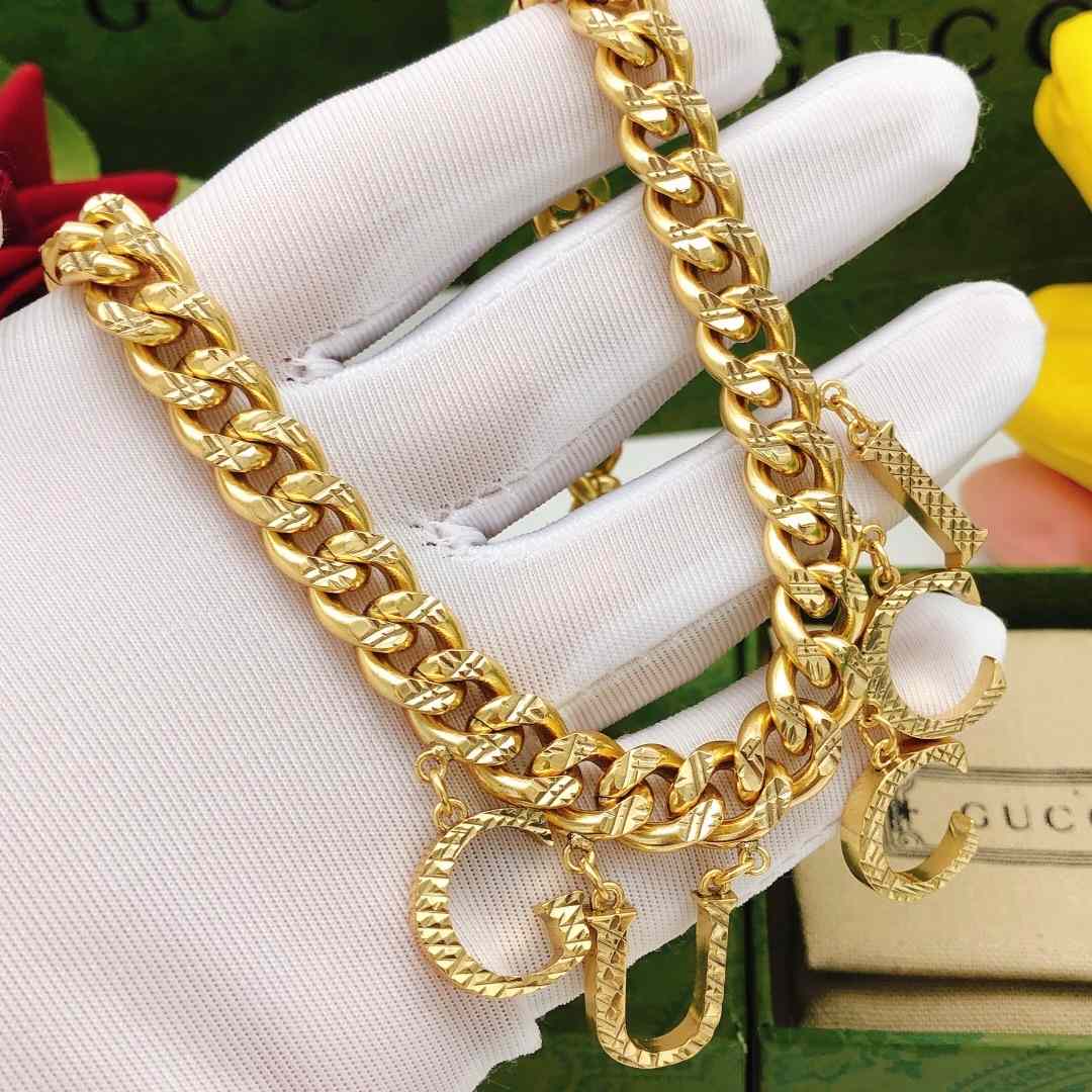 Gucci Logo-pendant Curb-link Necklace - 