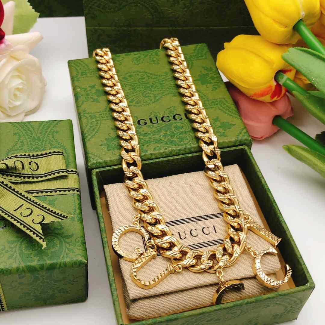Gucci Logo-pendant Curb-link Necklace - PerfectKickZ