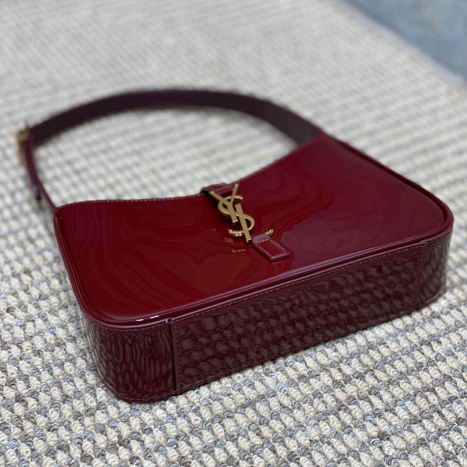 Saint Laurent Le 5 À 7 In Patent Leather - 