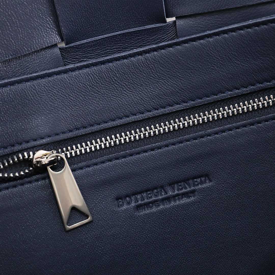Bottega Veneta Cassette With Versatile Strap - 