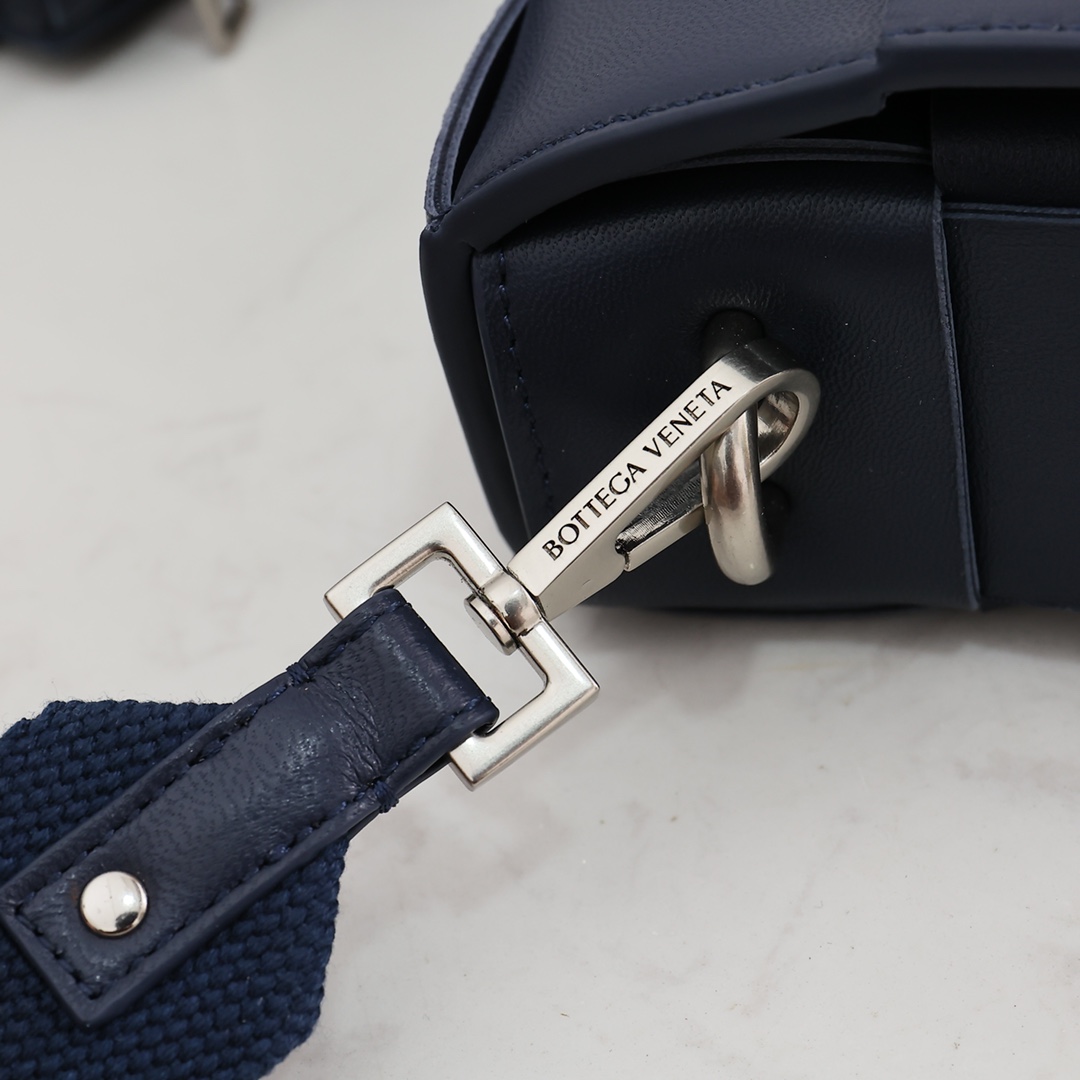 Bottega Veneta Cassette With Versatile Strap - PerfectKickZ