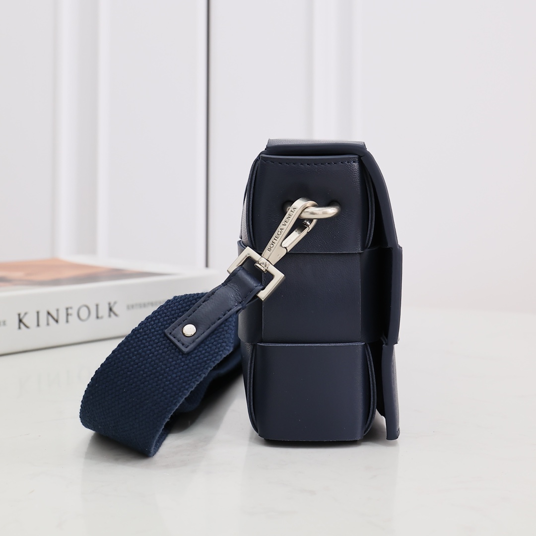Bottega Veneta Cassette With Versatile Strap - PerfectKickZ