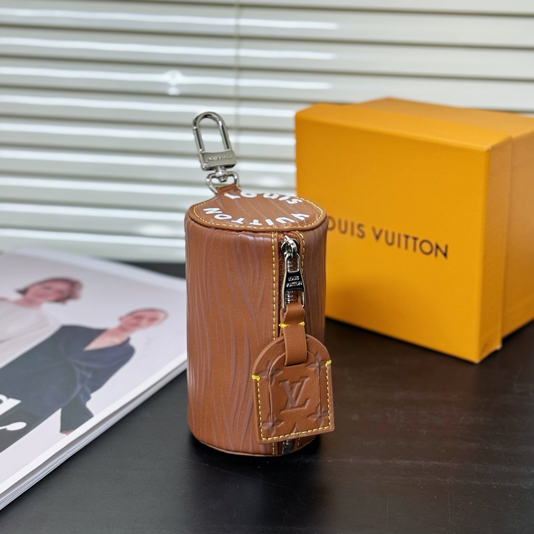 Louis Vuitton Soft Polochon Pouch Key Holder And Bag Charm      M01401 - PerfectKickZ