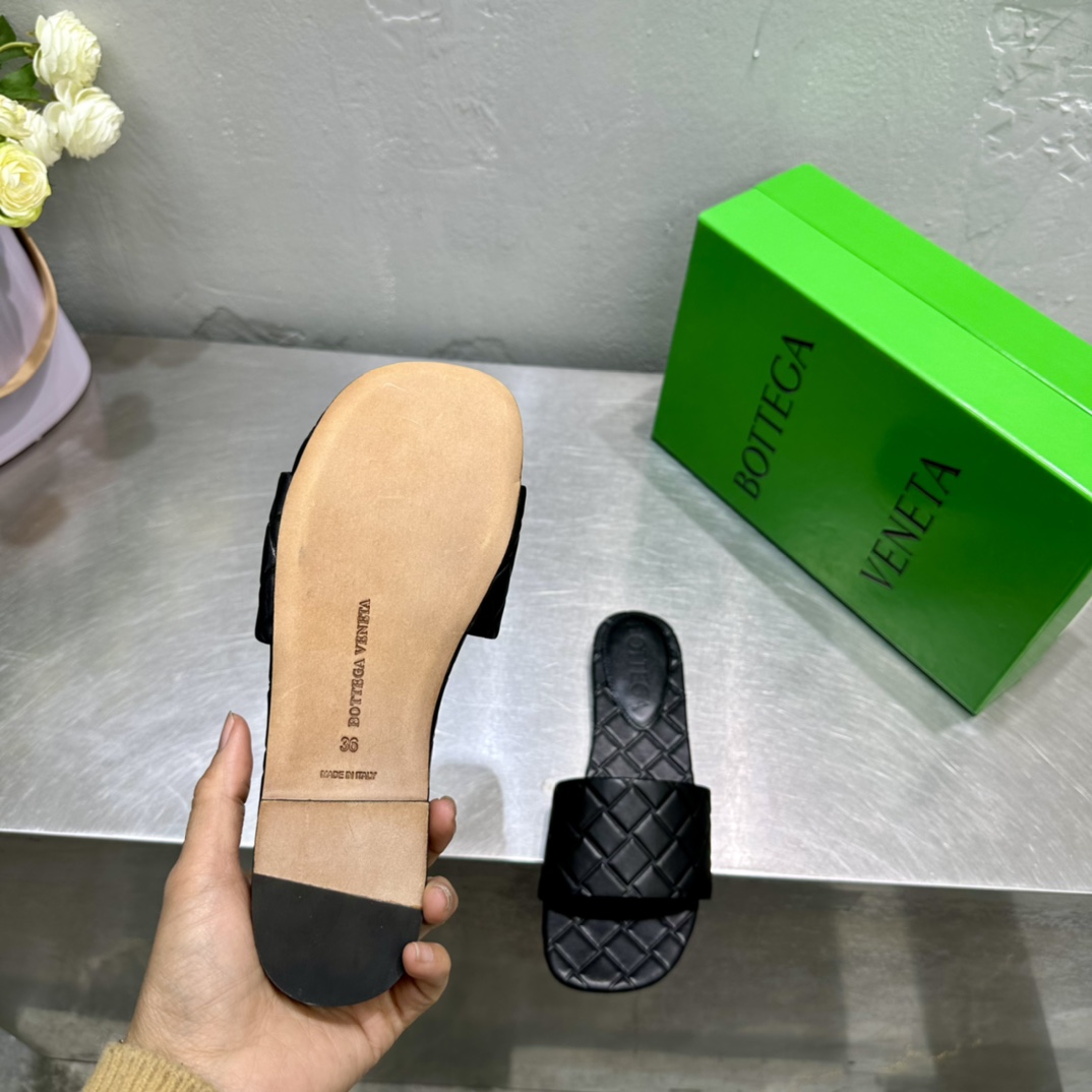 Bottega Veneta Amy Flat Mule - PerfectKickZ