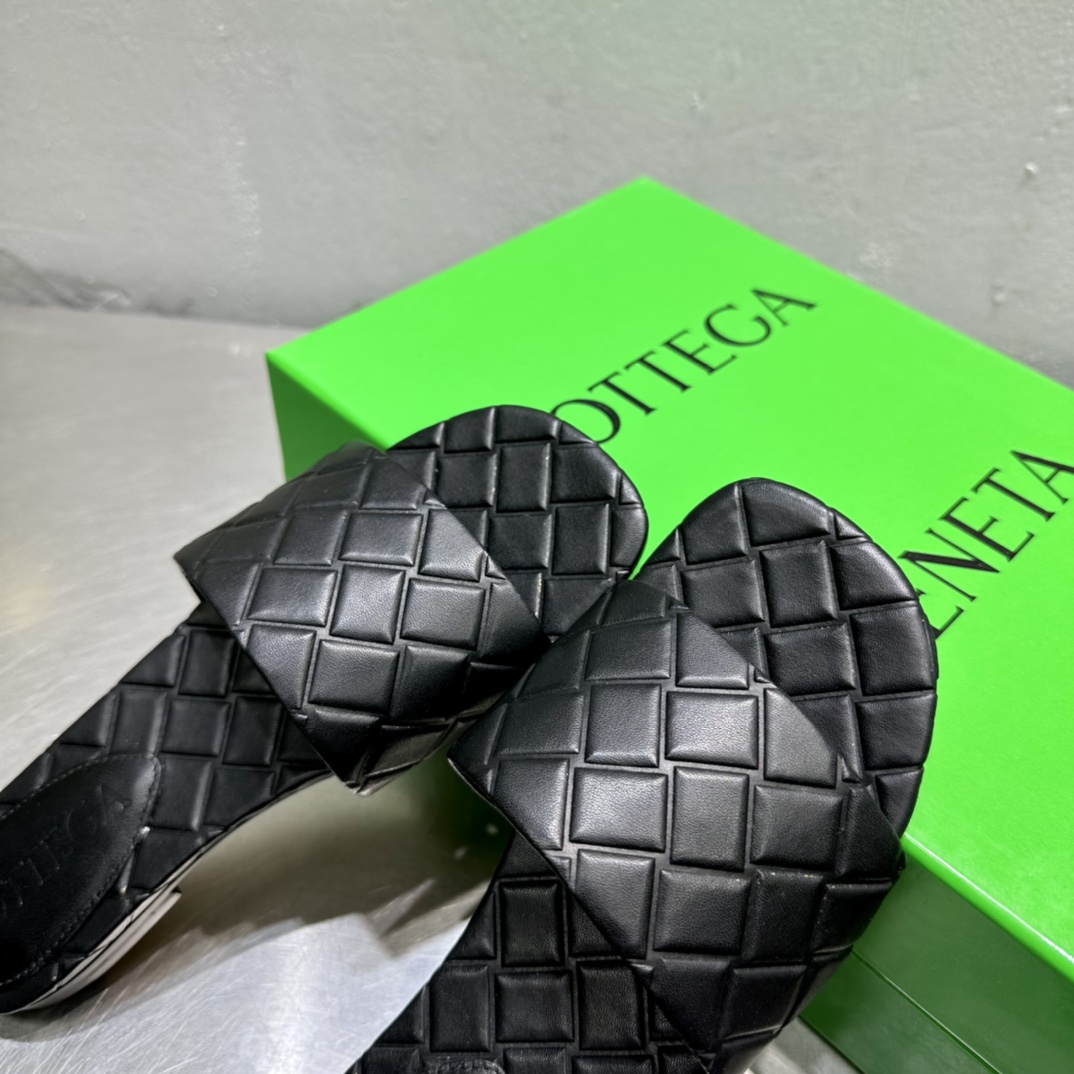 Bottega Veneta Amy Flat Mule - PerfectKickZ