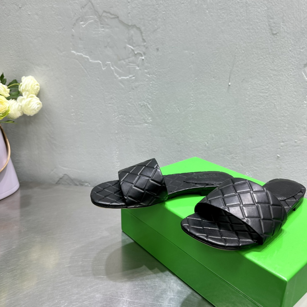 Bottega Veneta Amy Flat Mule - PerfectKickZ