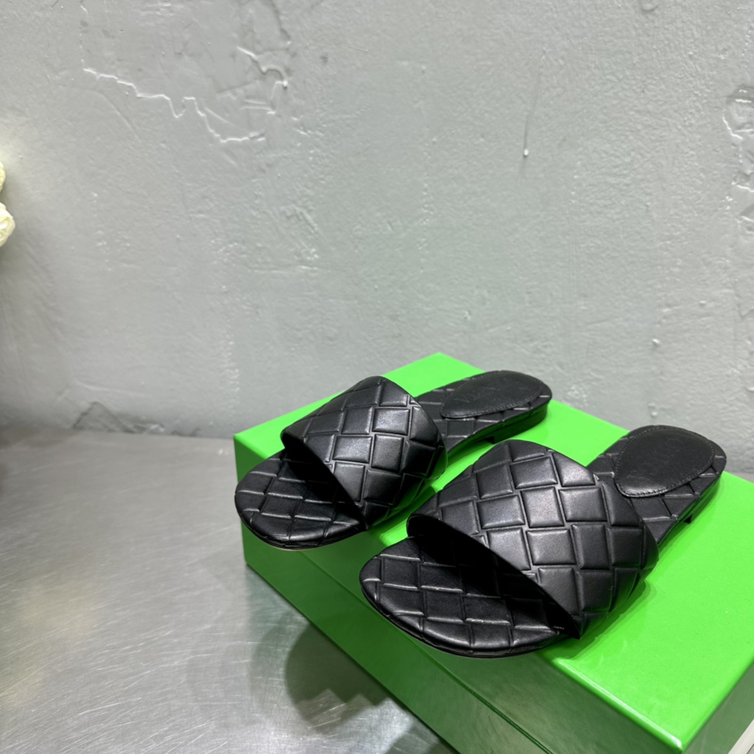 Bottega Veneta Amy Flat Mule - PerfectKickZ