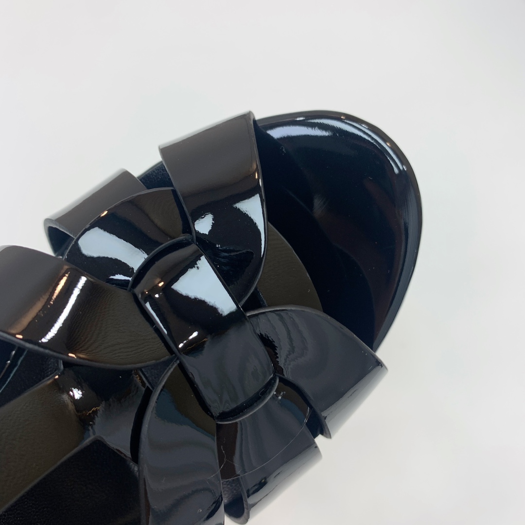 Saint Laurent Tribute Platform Sandals In Patent Leather - 