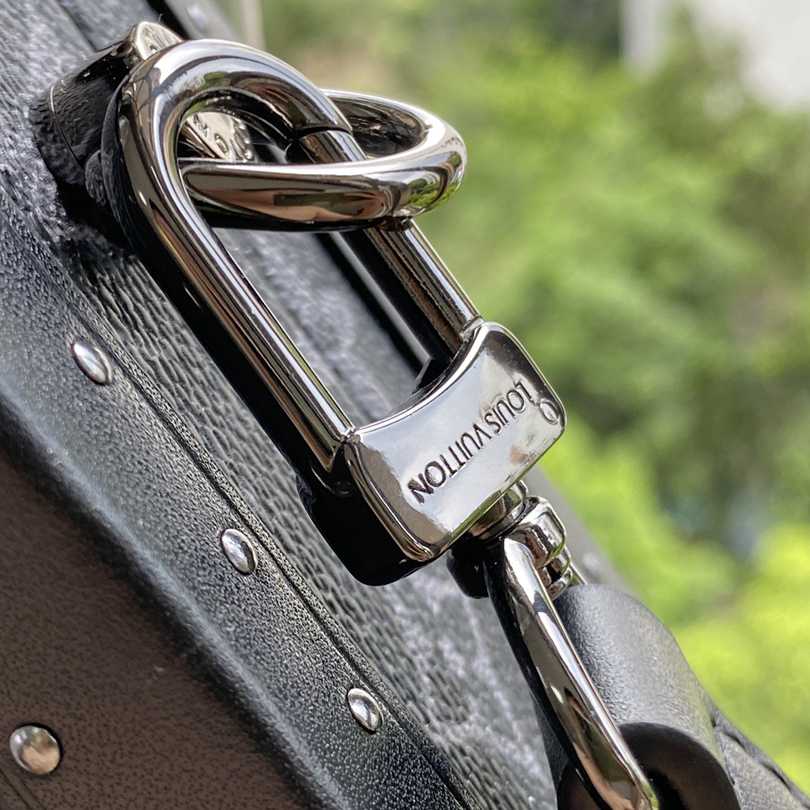 Louis Vuitton Clutch Box   M20251 - PerfectKickZ