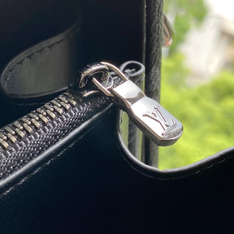 Louis Vuitton Clutch Box   M20251 - PerfectKickZ
