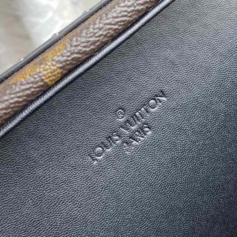 Louis Vuitton Clutch Box   M20252 - PerfectKickZ