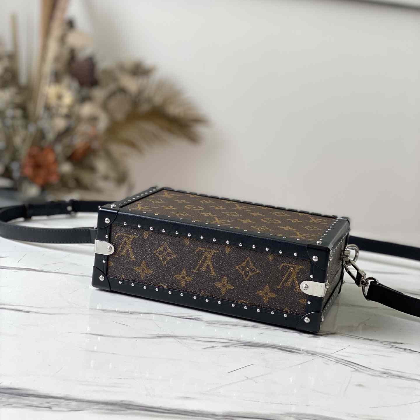 Louis Vuitton Clutch Box   M20252 - PerfectKickZ
