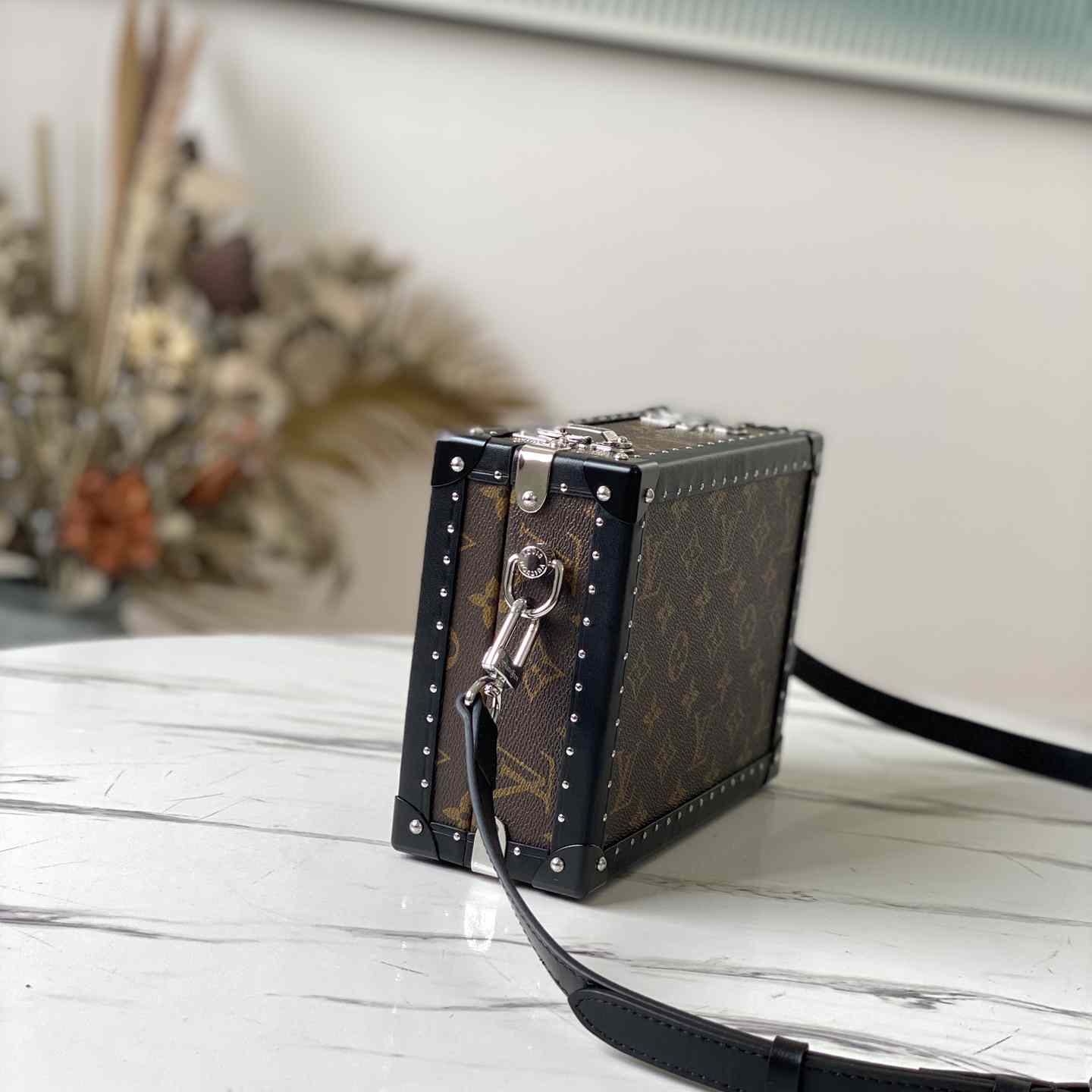 Louis Vuitton Clutch Box   M20252 - PerfectKickZ