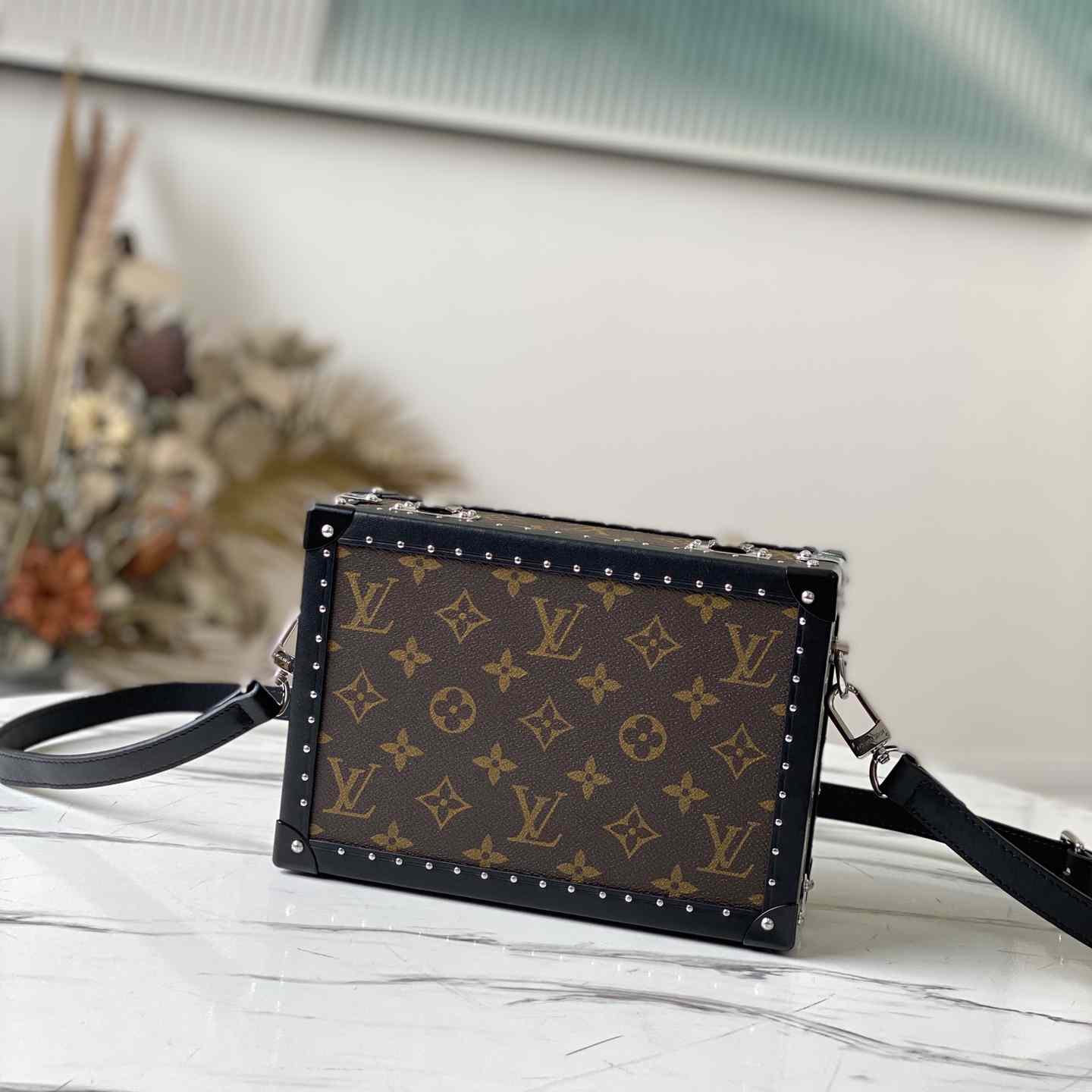 Louis Vuitton Clutch Box   M20252 - PerfectKickZ