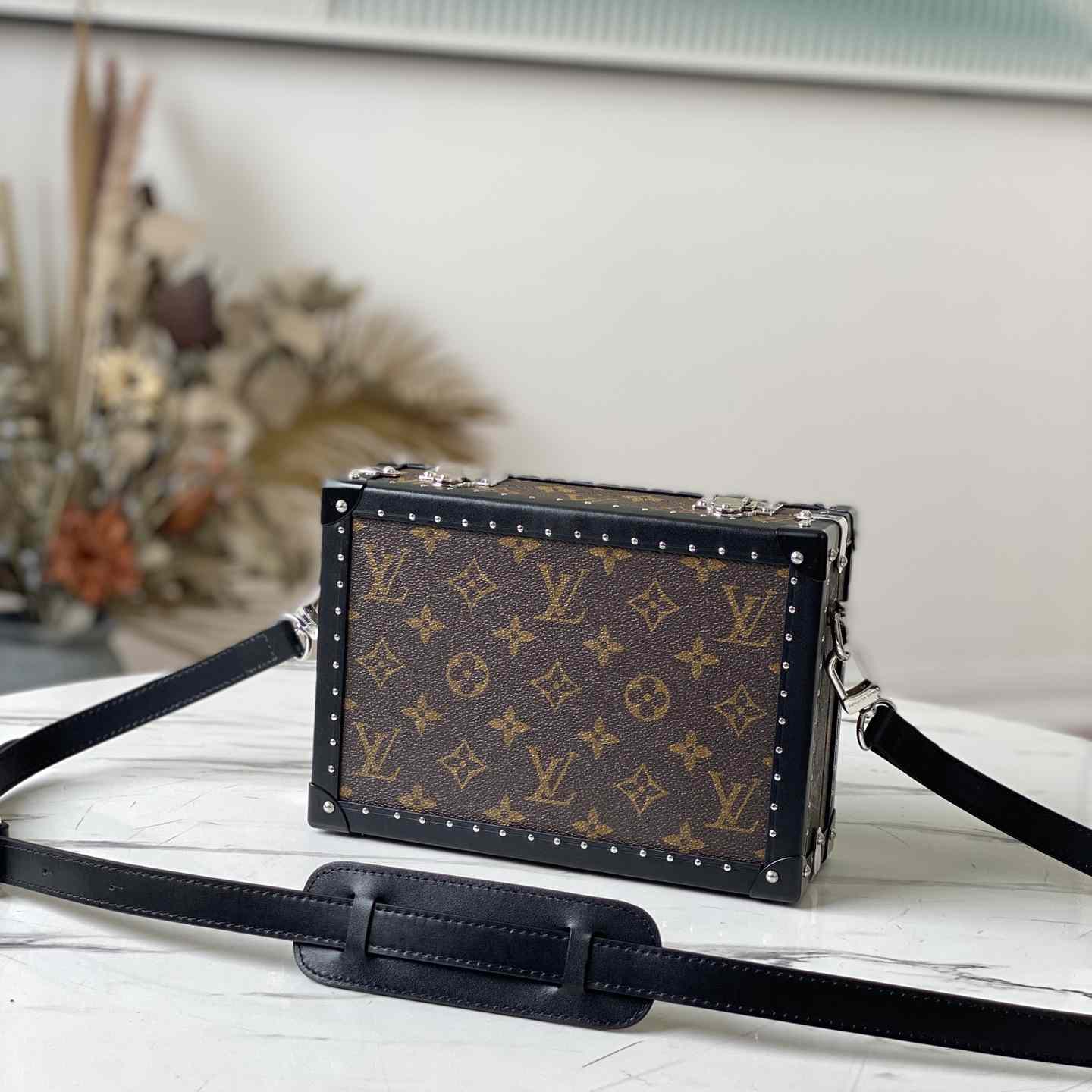 Louis Vuitton Clutch Box   M20252 - PerfectKickZ