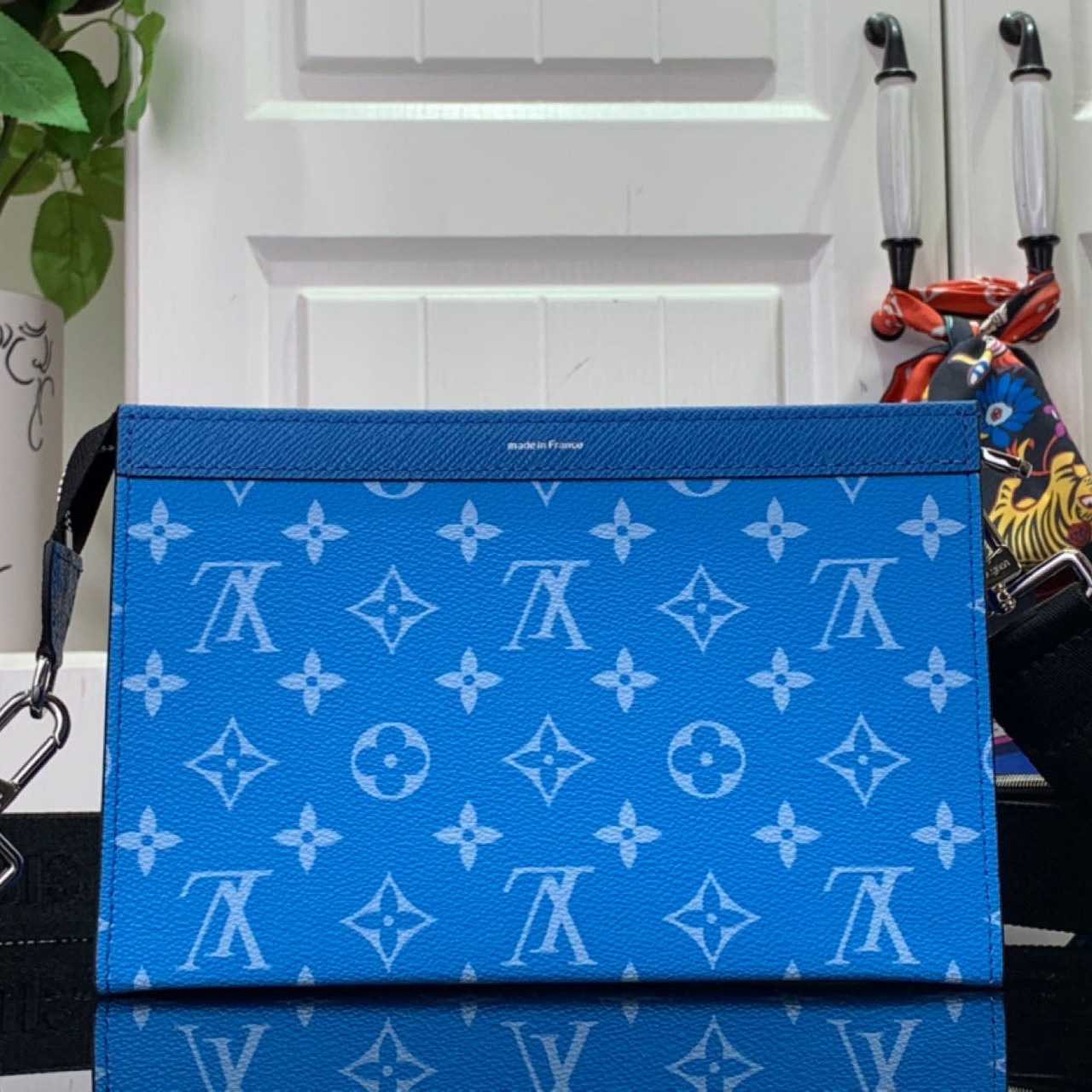 Louis Vuitton Gaston Wearable Wallet   M83099 - PerfectKickZ