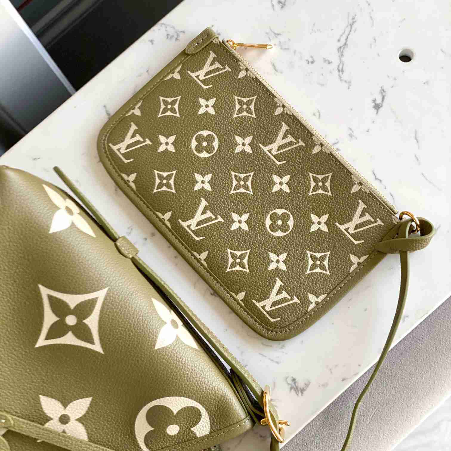 Louis Vuitton CarryAll PM    M46672 - PerfectKickZ