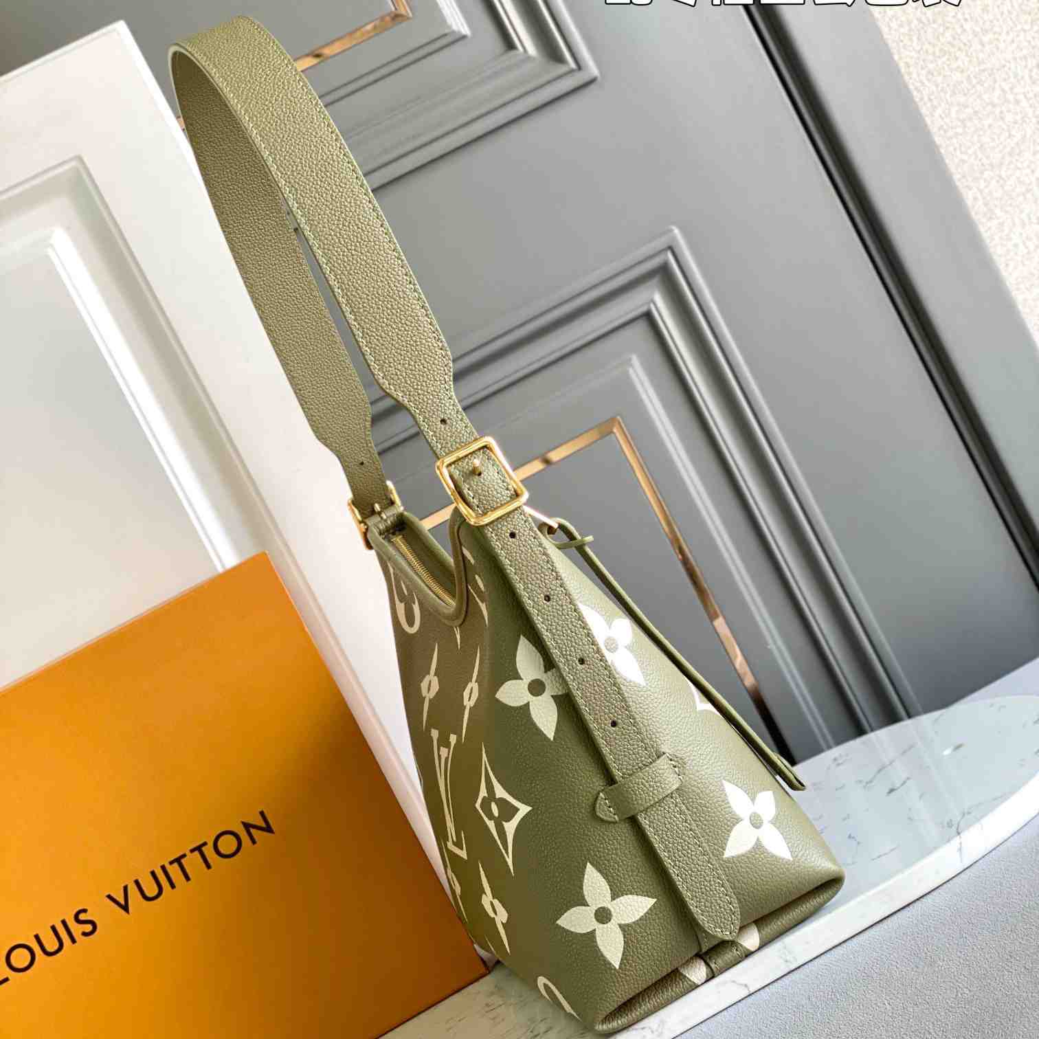 Louis Vuitton CarryAll PM    M46672 - PerfectKickZ