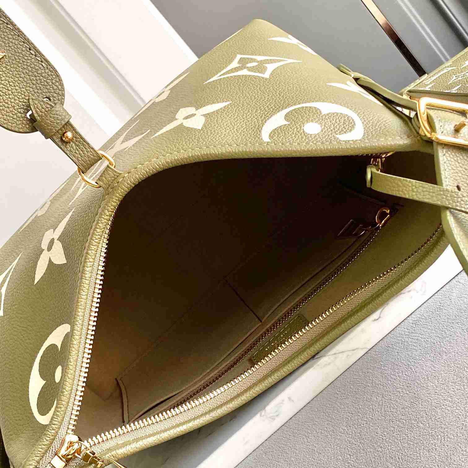Louis Vuitton CarryAll PM    M46672 - PerfectKickZ