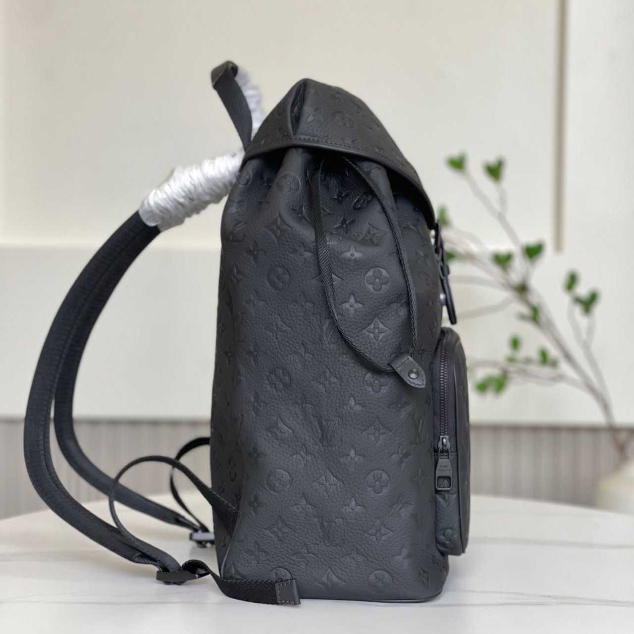 Louis Vuitton Montsouris Backpack    M23127 - 