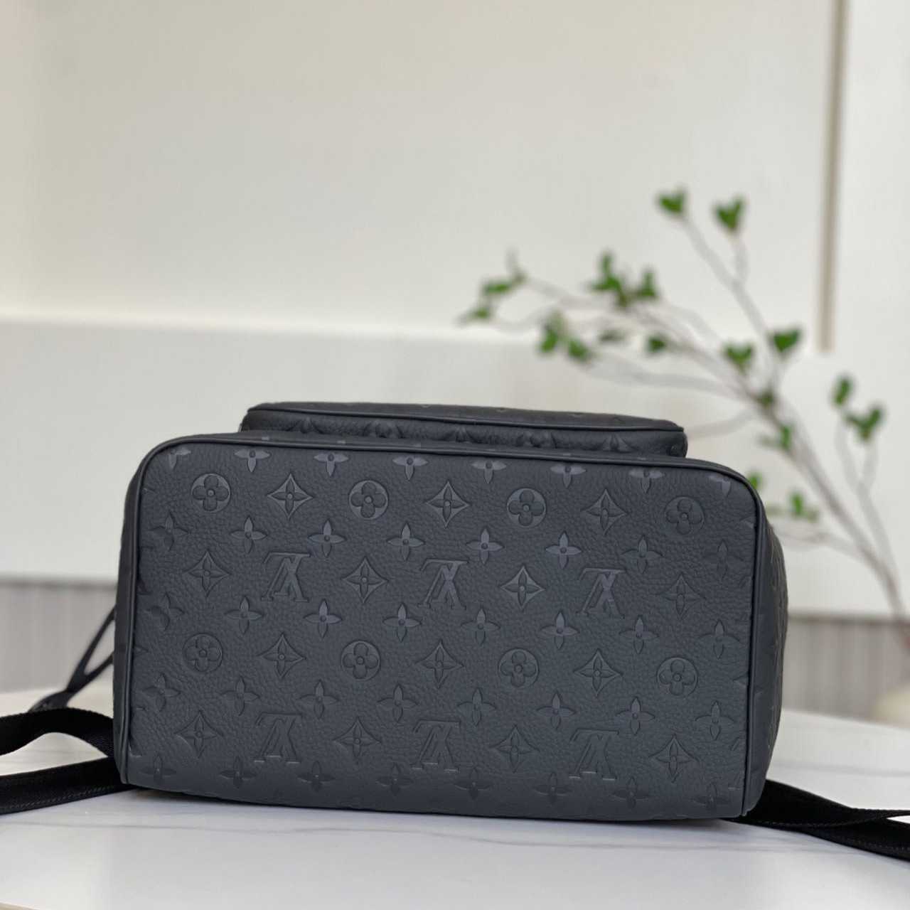 Louis Vuitton Montsouris Backpack    M23127 - 