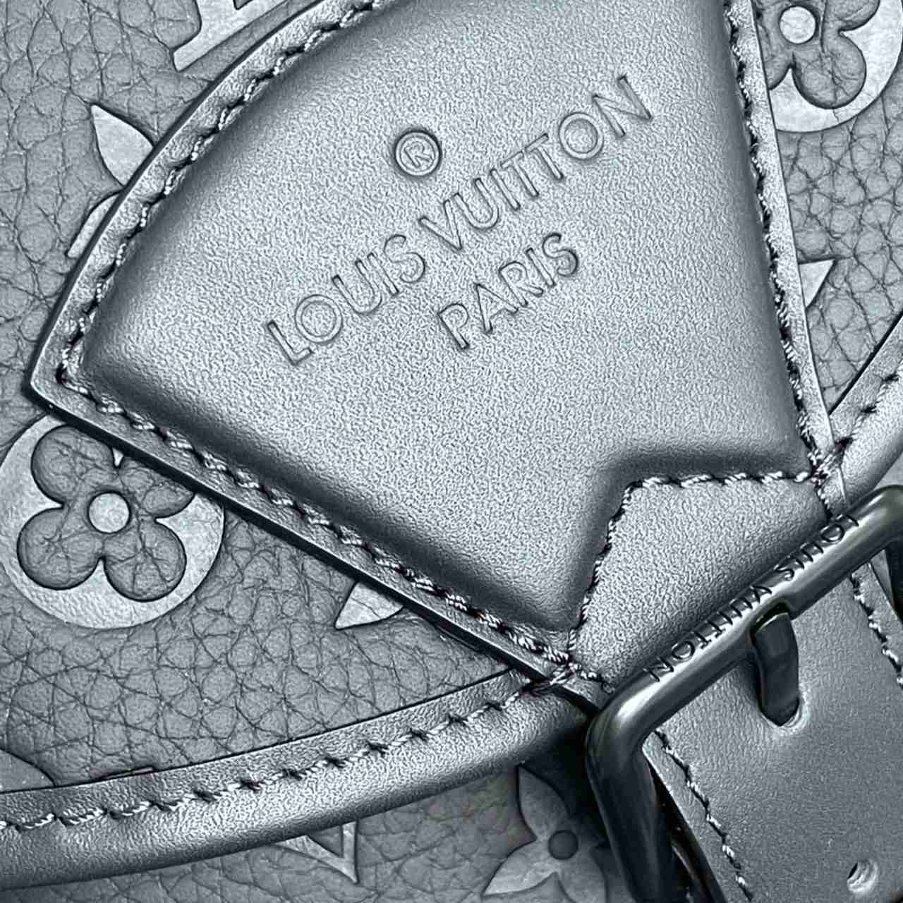 Louis Vuitton Montsouris Backpack    M23127 - 