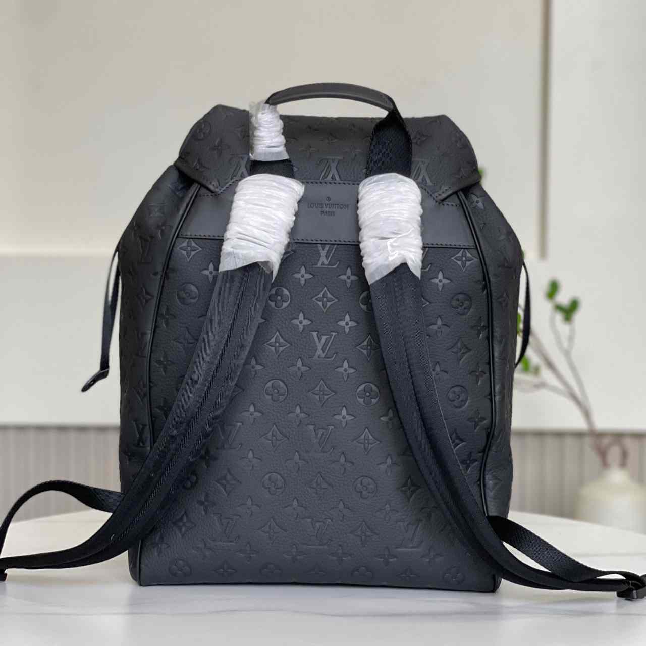 Louis Vuitton Montsouris Backpack    M23127 - 