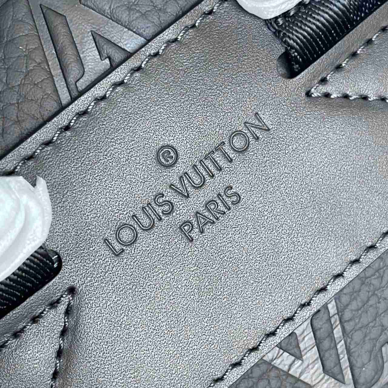 Louis Vuitton Montsouris Backpack    M23127 - 