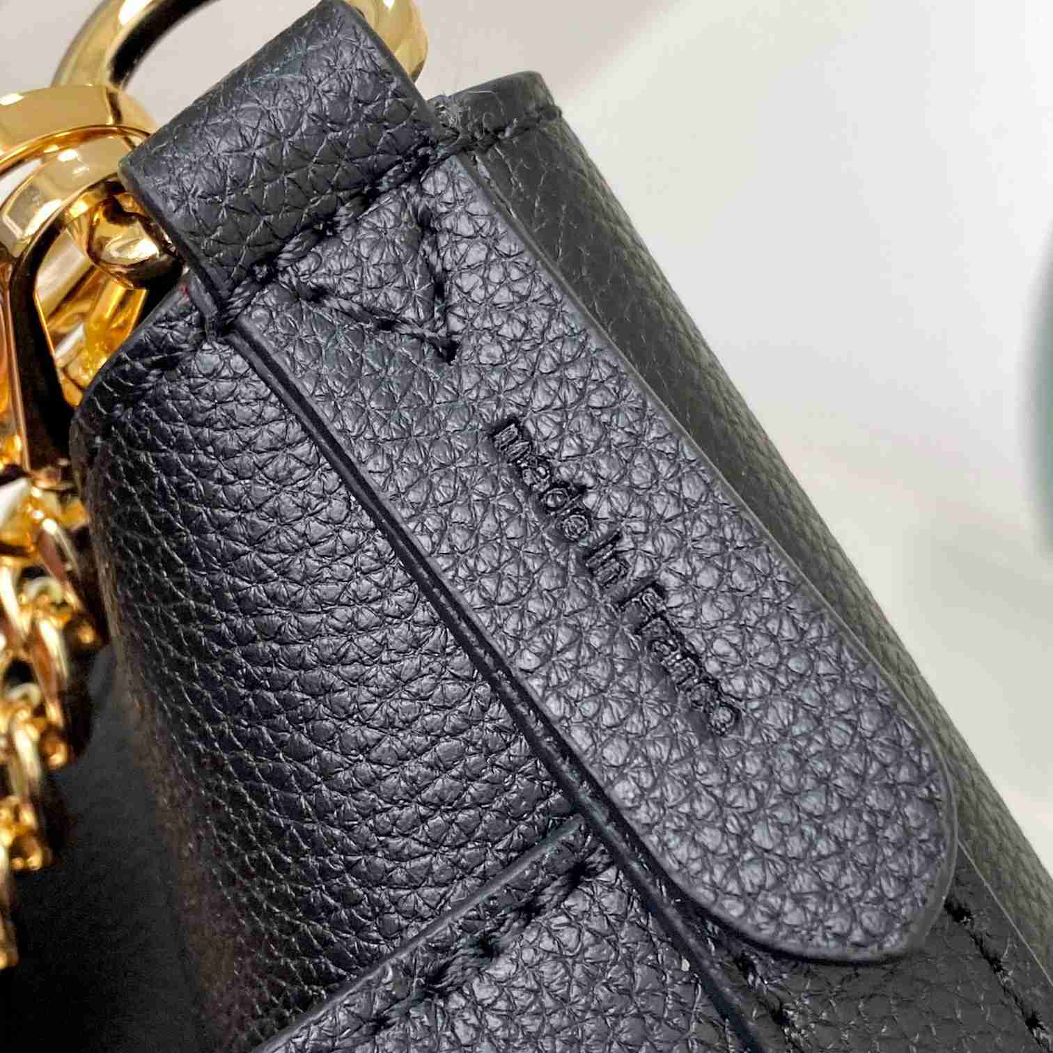 Louis Vuitton Lock and Walk    M24006 - PerfectKickZ