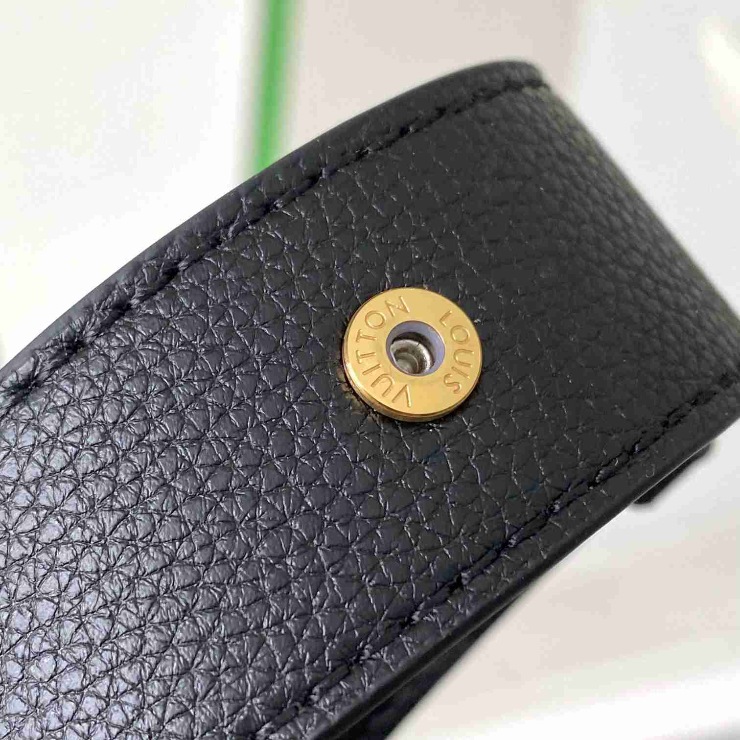 Louis Vuitton Lock and Walk    M24006 - PerfectKickZ