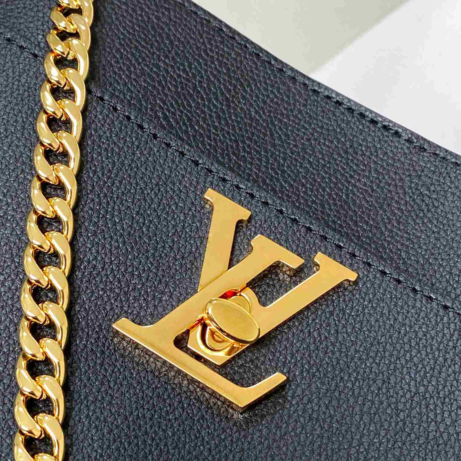 Louis Vuitton Lock and Walk    M24006 - PerfectKickZ