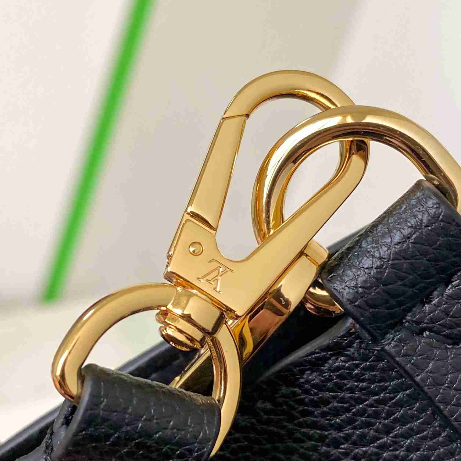 Louis Vuitton Lock and Walk    M24006 - PerfectKickZ