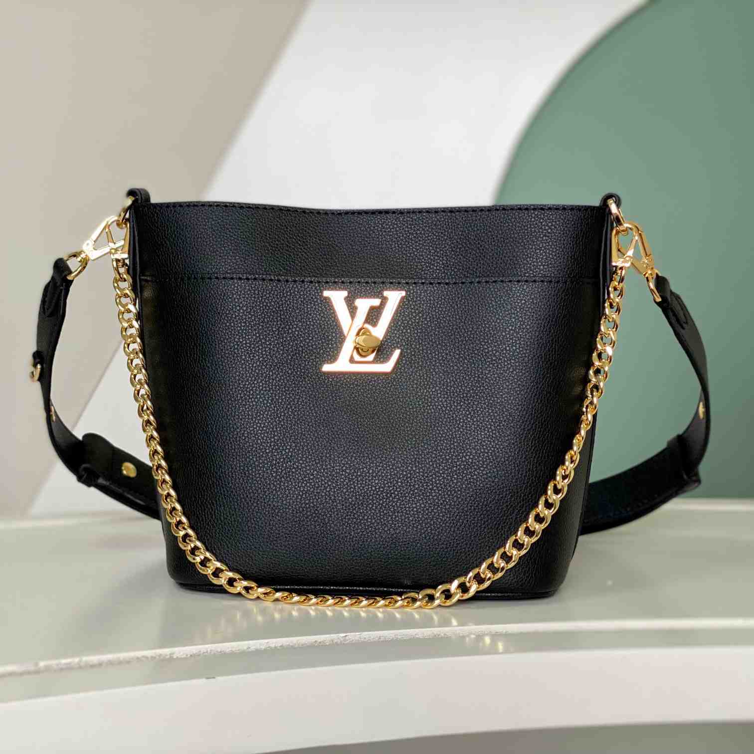 Louis Vuitton Lock and Walk    M24006 - PerfectKickZ