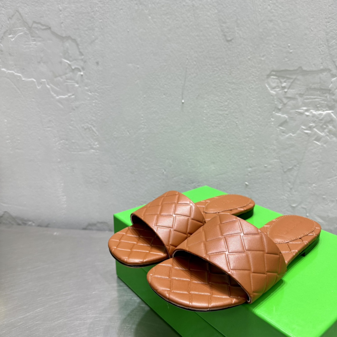Bottega Veneta Amy Flat Mule - PerfectKickZ
