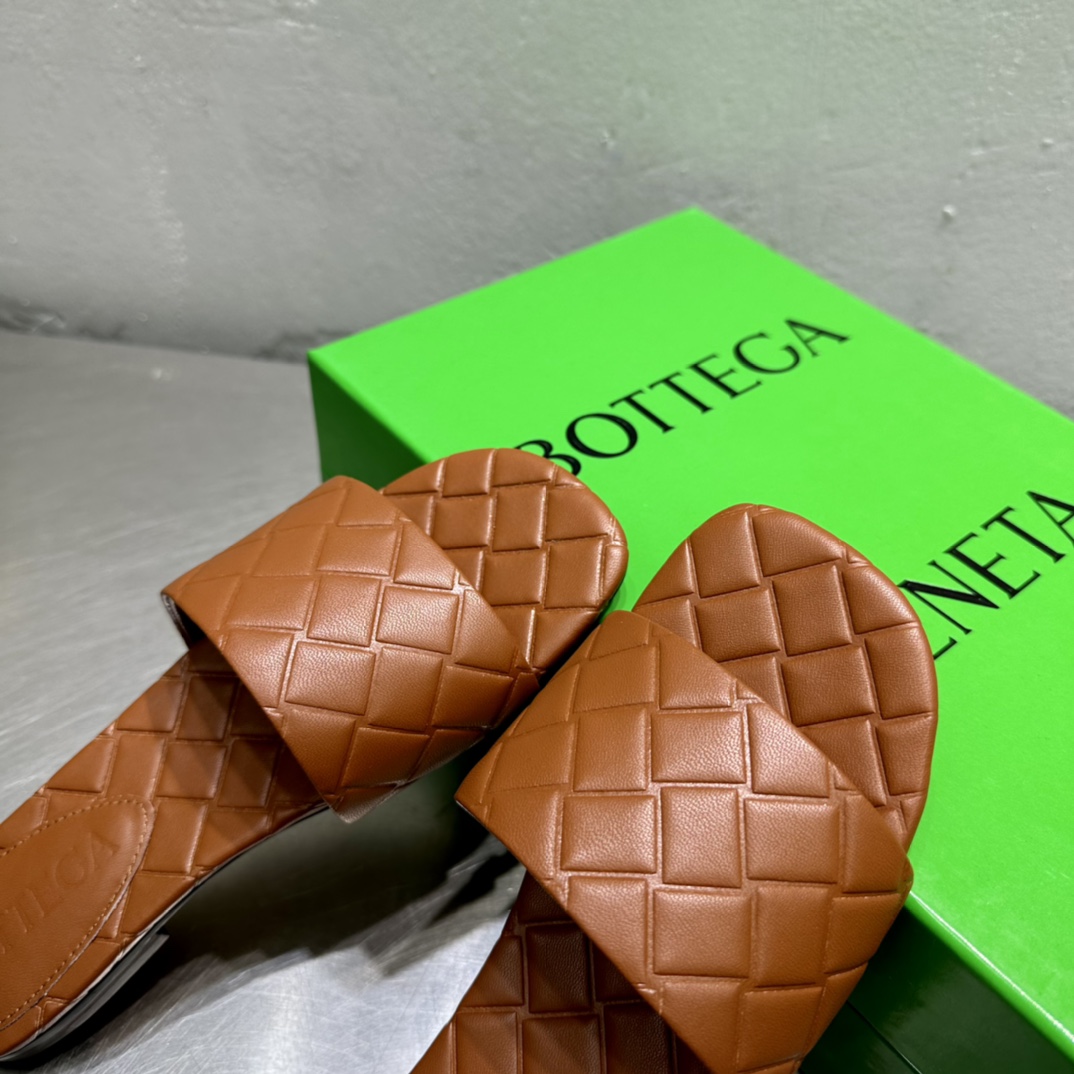 Bottega Veneta Amy Flat Mule - PerfectKickZ